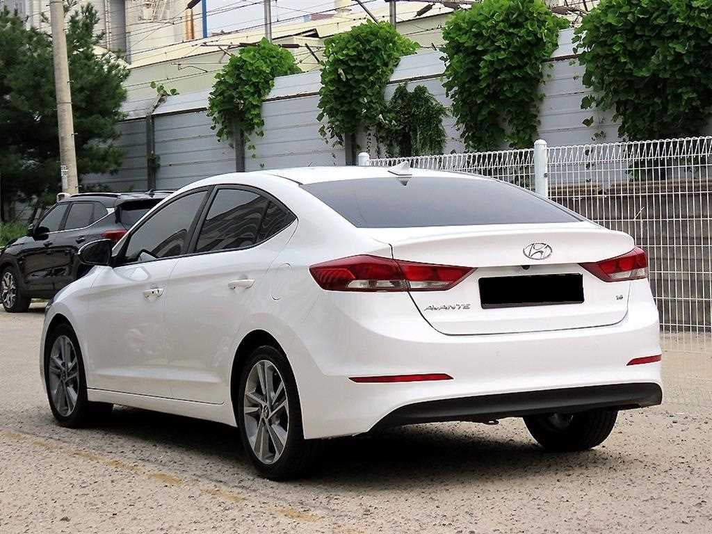 Hyundai Avante — photo 03