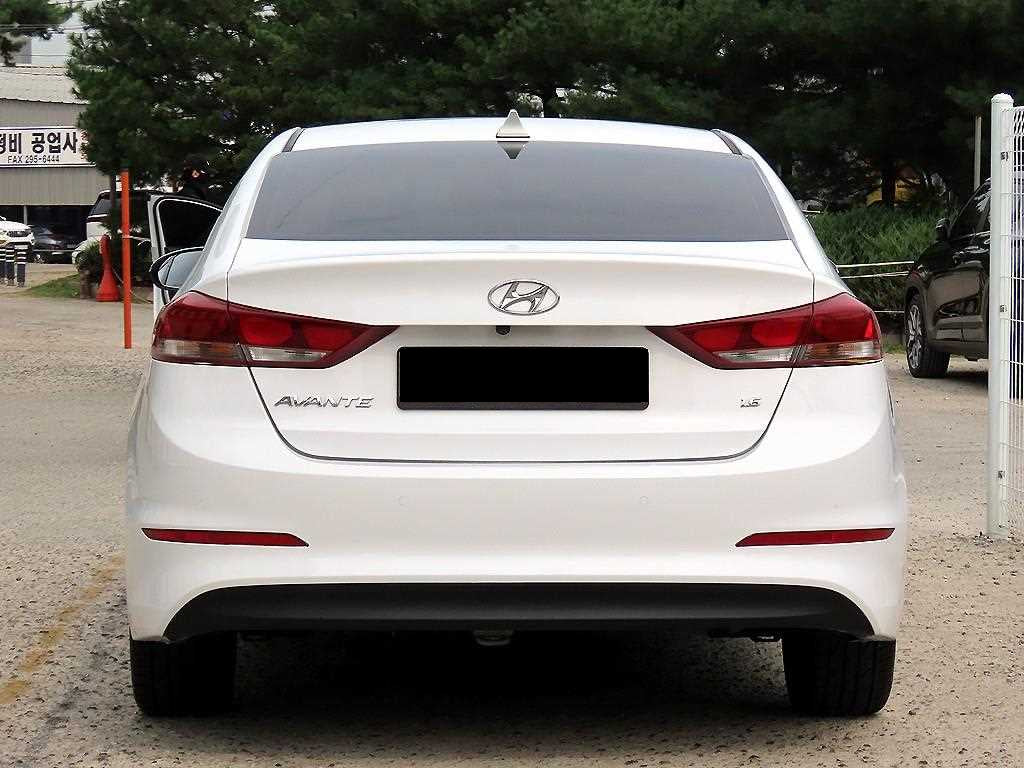 Hyundai Avante — photo 04