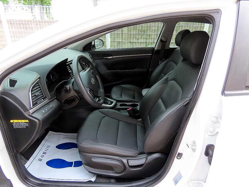 Hyundai Avante — photo 05