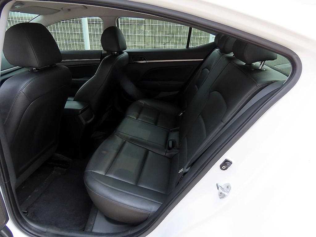 Hyundai Avante — photo 06