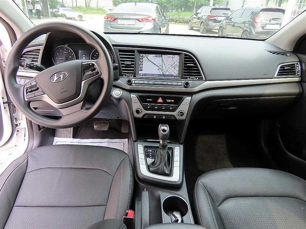 Hyundai Avante — photo 07