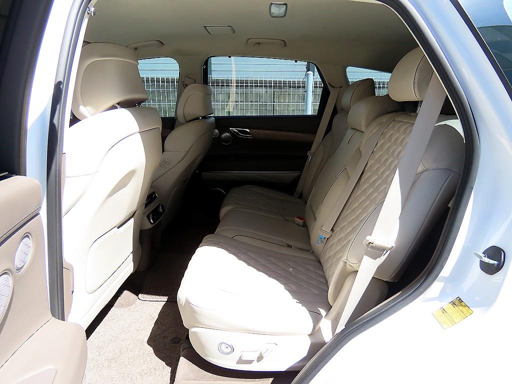 Genesis GV80 — photo 06