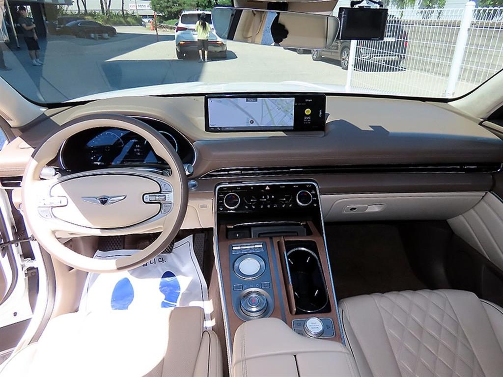 Genesis GV80 — photo 07