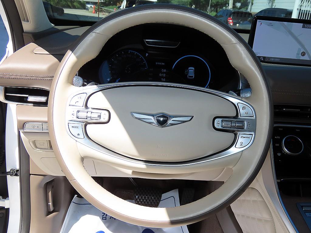 Genesis GV80 — photo 08