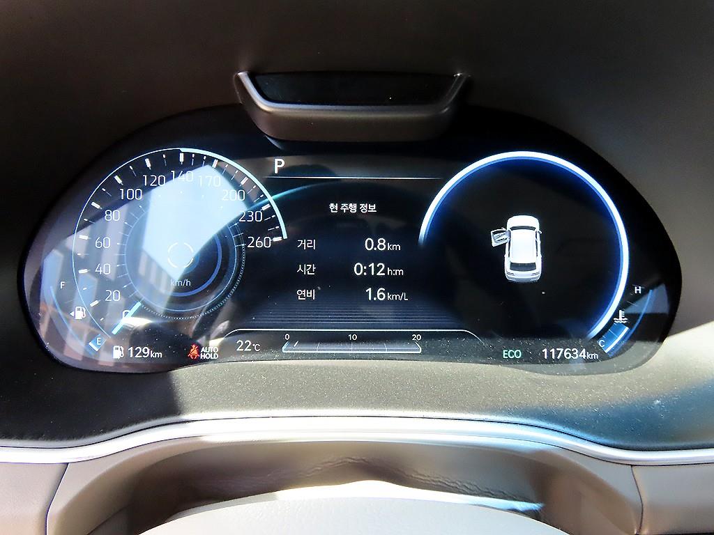 Genesis GV80 — photo 09
