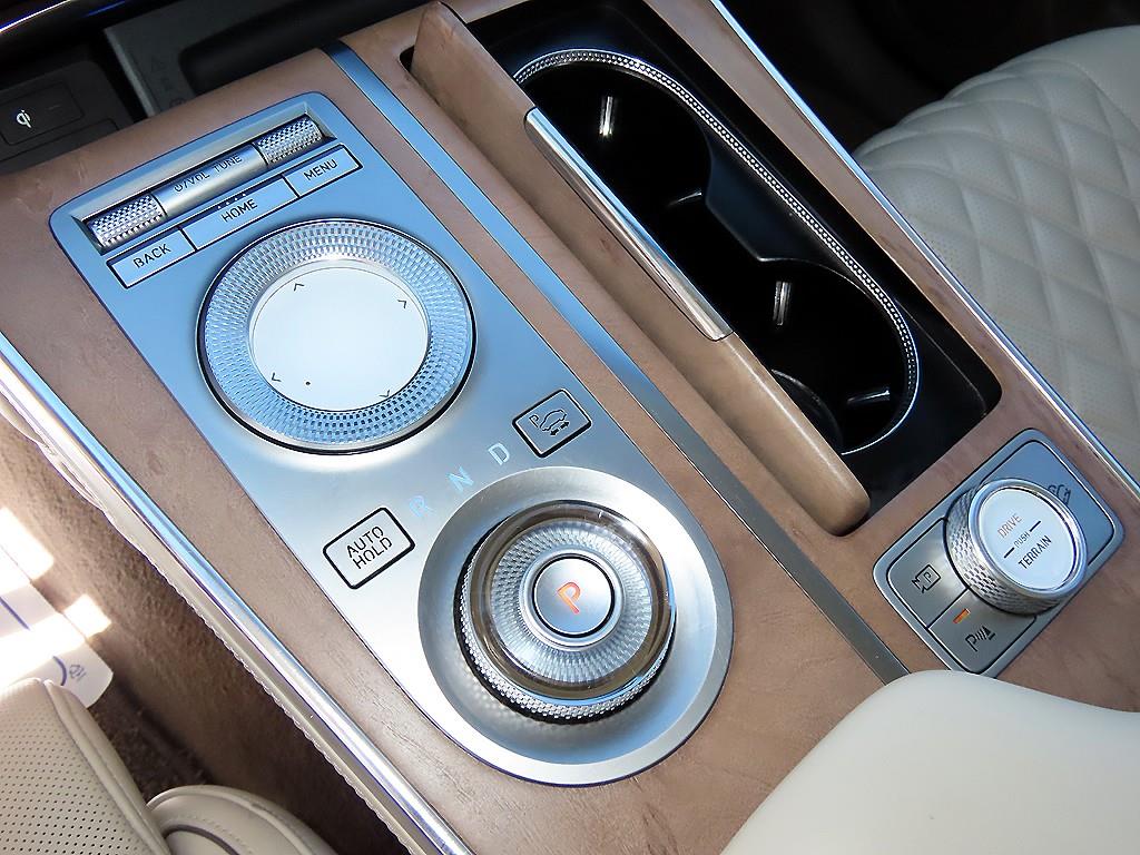 Genesis GV80 — photo 11
