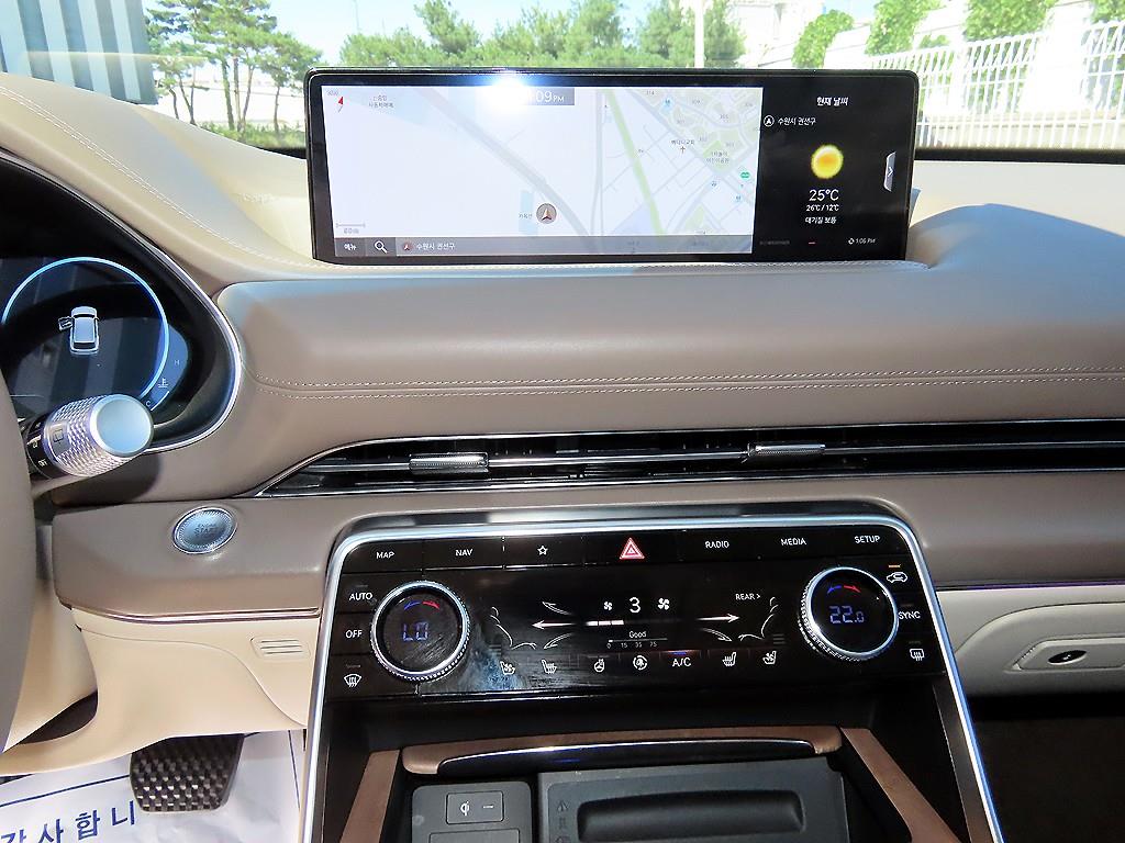 Genesis GV80 — photo 13