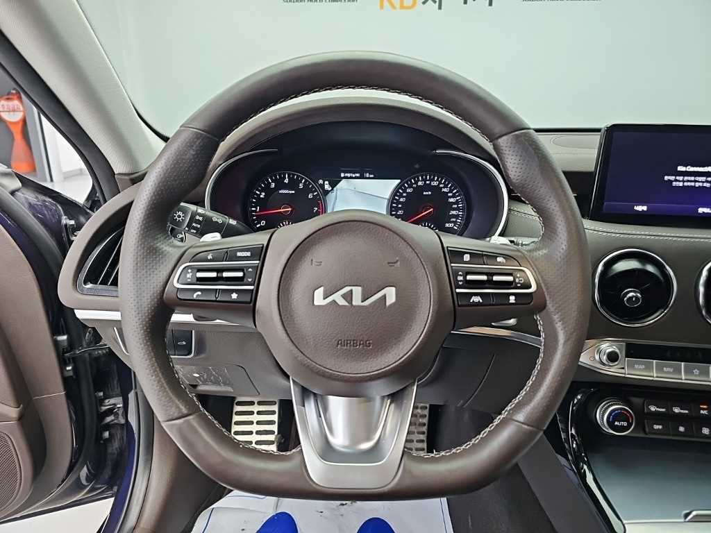 Kia Stinger — photo 09