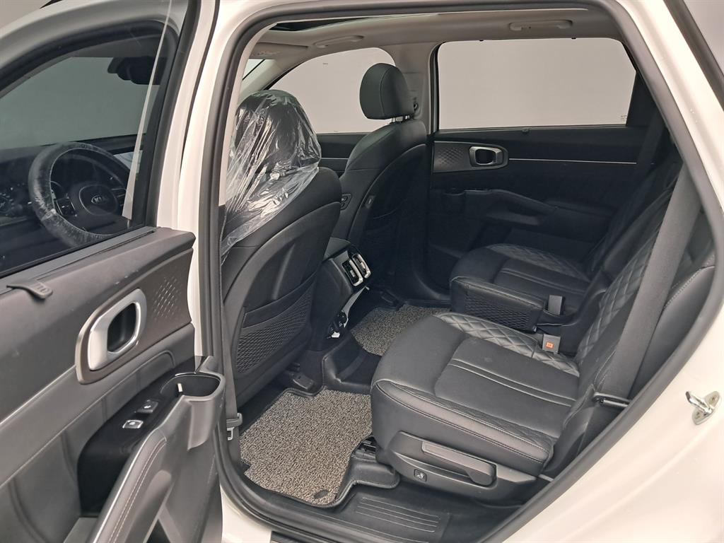 Kia Sorento — photo 12