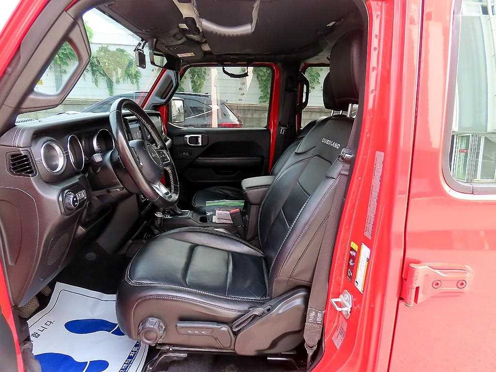 Jeep Wrangler — photo 05