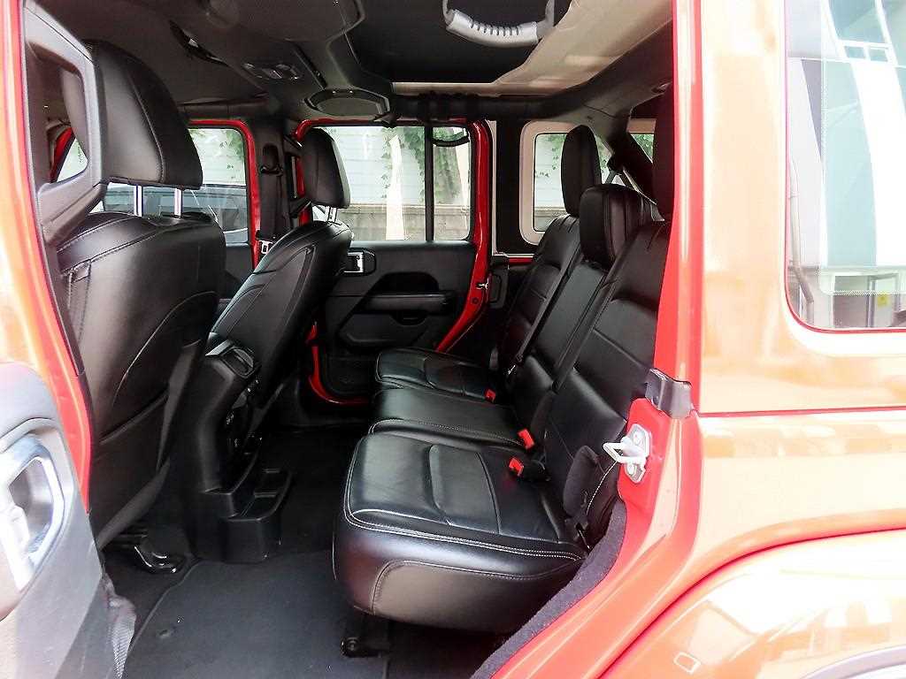 Jeep Wrangler — photo 06