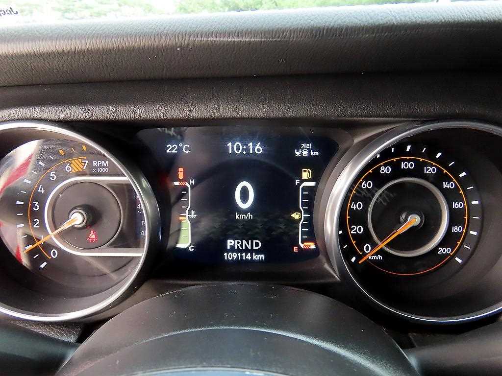 Jeep Wrangler — photo 09