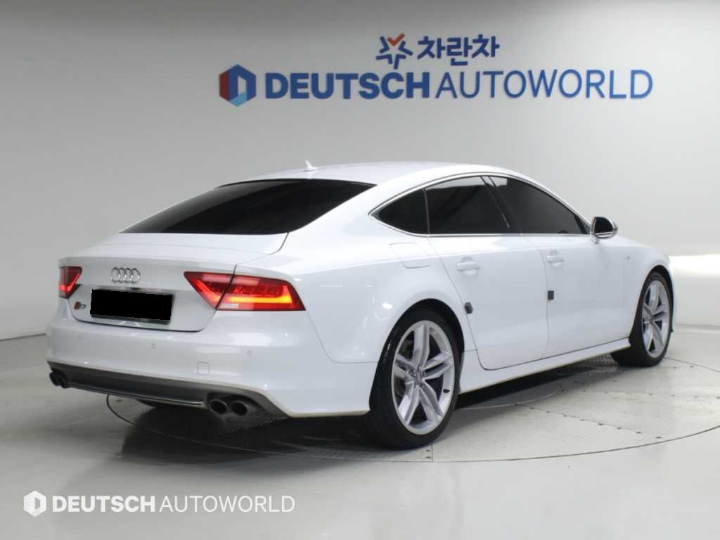 Audi S7 — photo 02