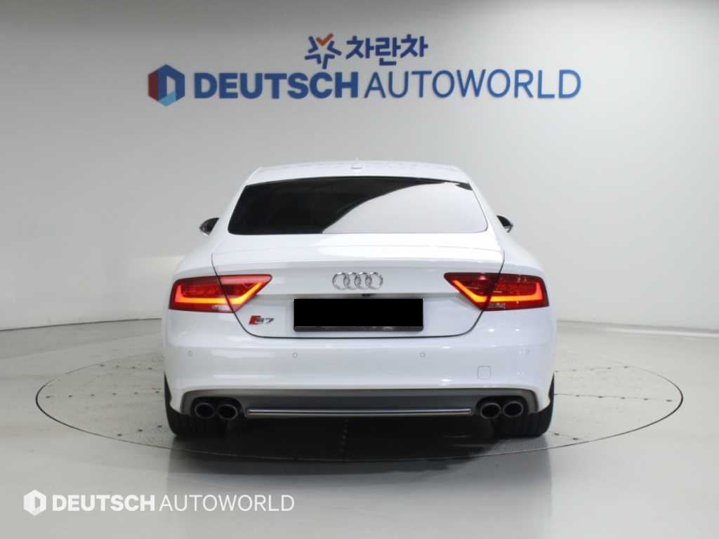 Audi S7 — photo 04