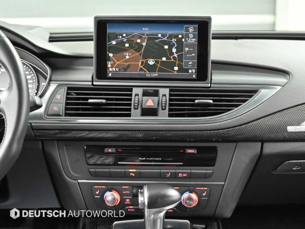 Audi S7 — photo 14