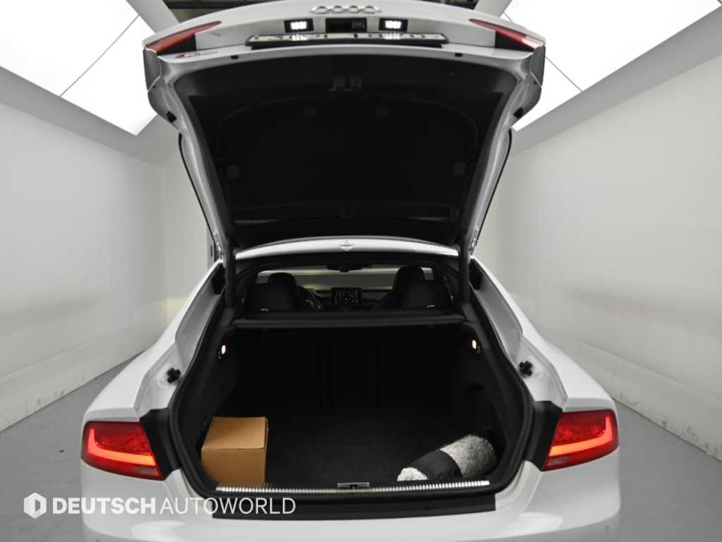 Audi S7 — photo 19