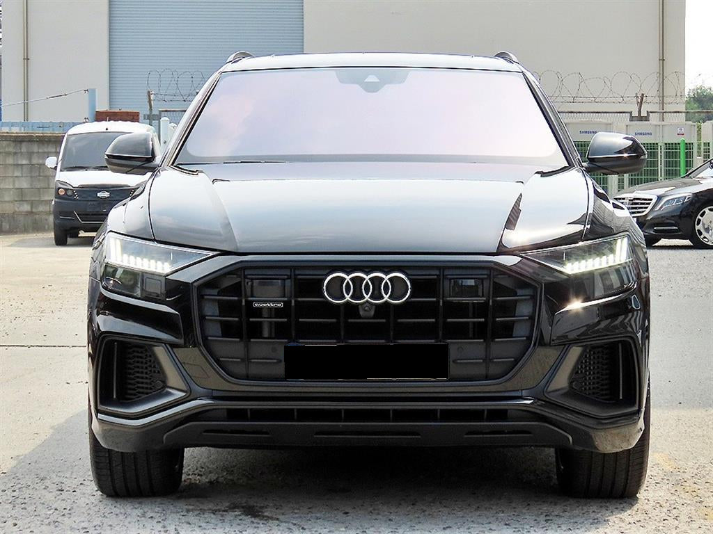 Audi Q8 — photo 01