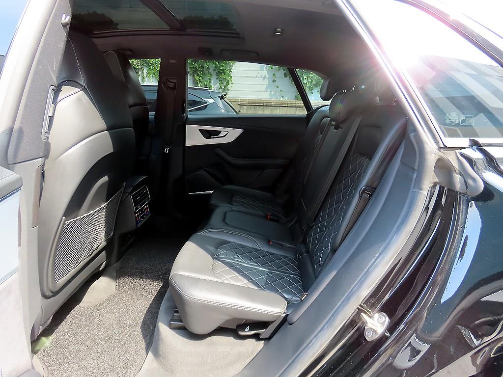 Audi Q8 — photo 06