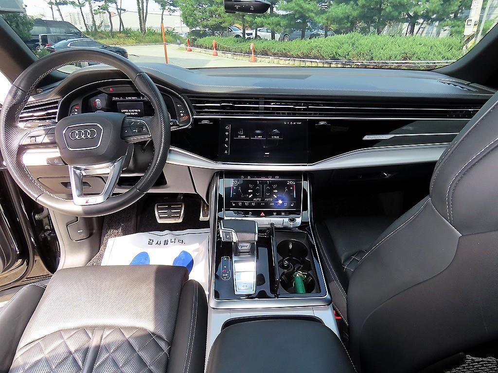 Audi Q8 — photo 07