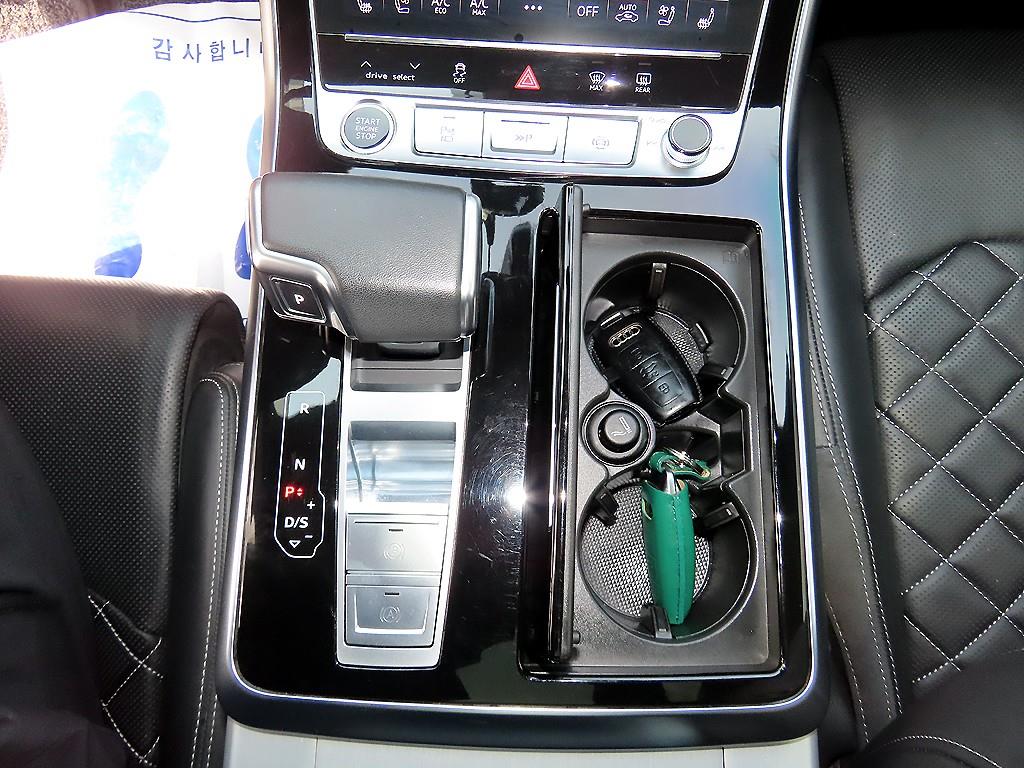 Audi Q8 — photo 11
