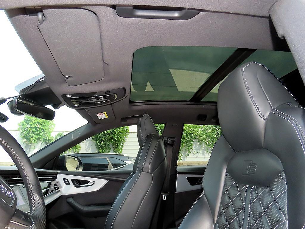 Audi Q8 — photo 16