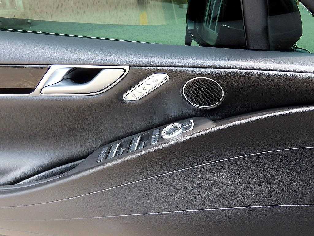 Genesis G80 — photo 12