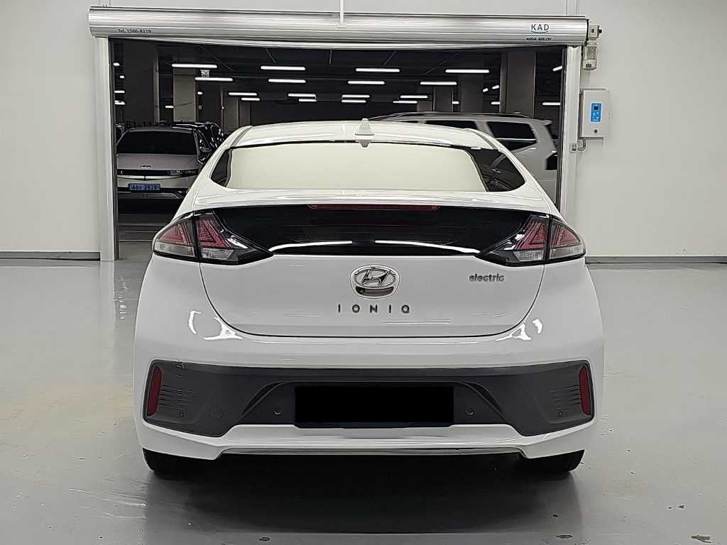 Hyundai Ioniq — photo 04