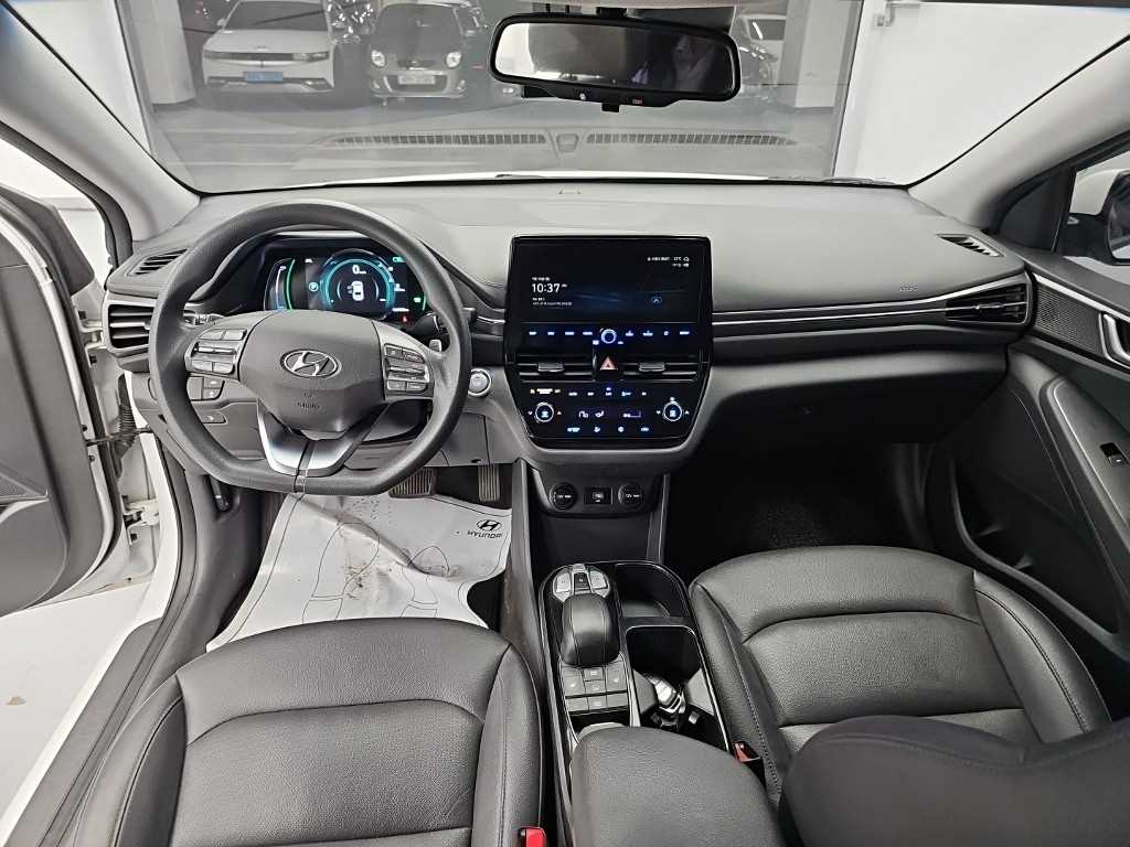 Hyundai Ioniq — photo 08
