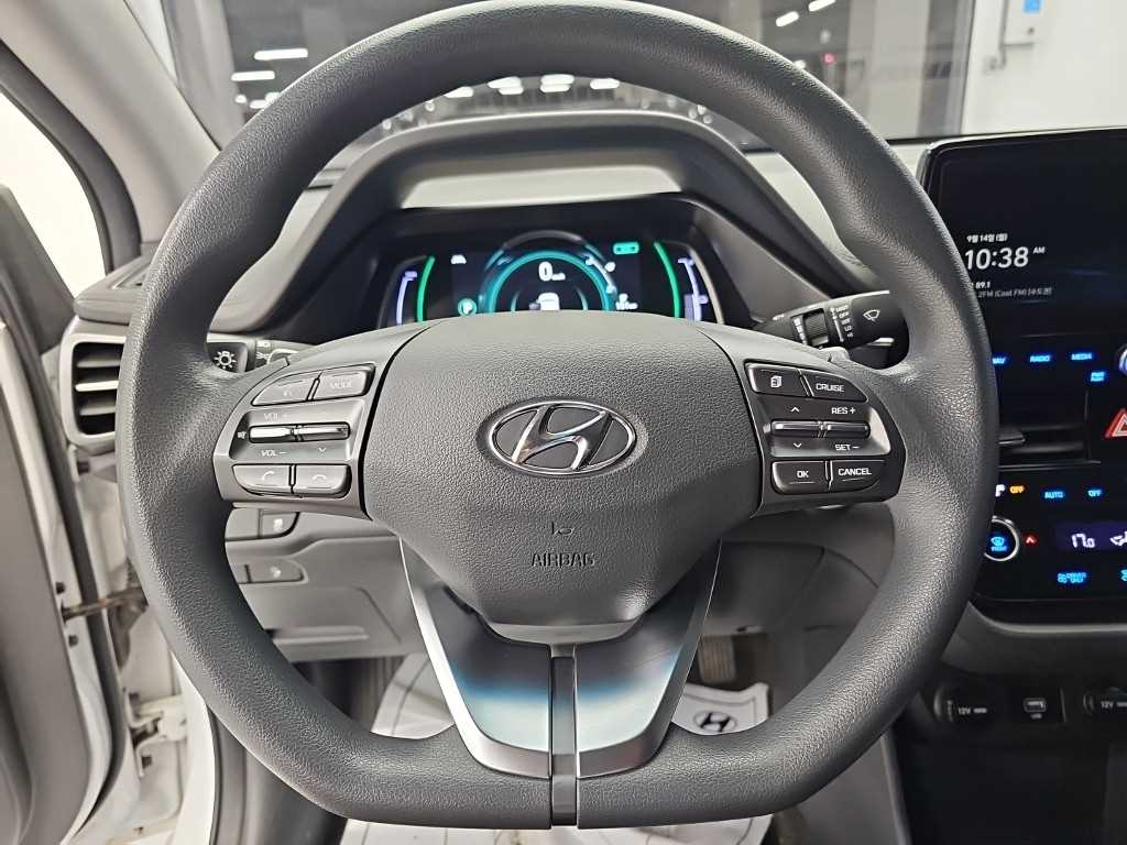 Hyundai Ioniq — photo 10