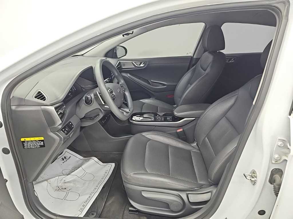 Hyundai Ioniq — photo 12