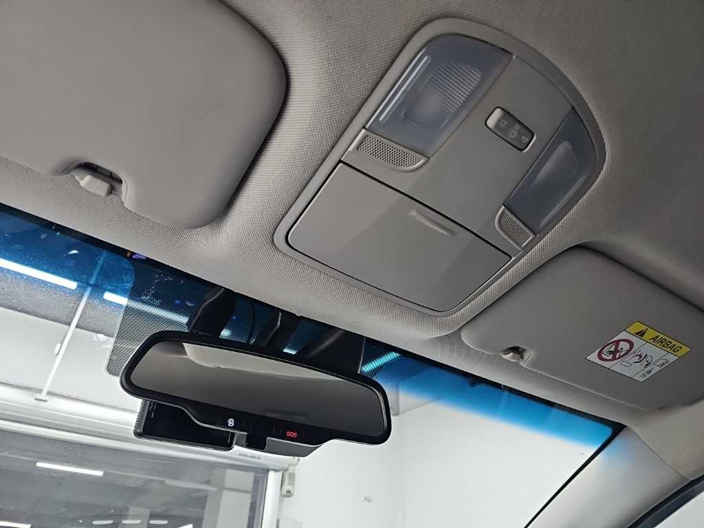 Hyundai Ioniq — photo 16