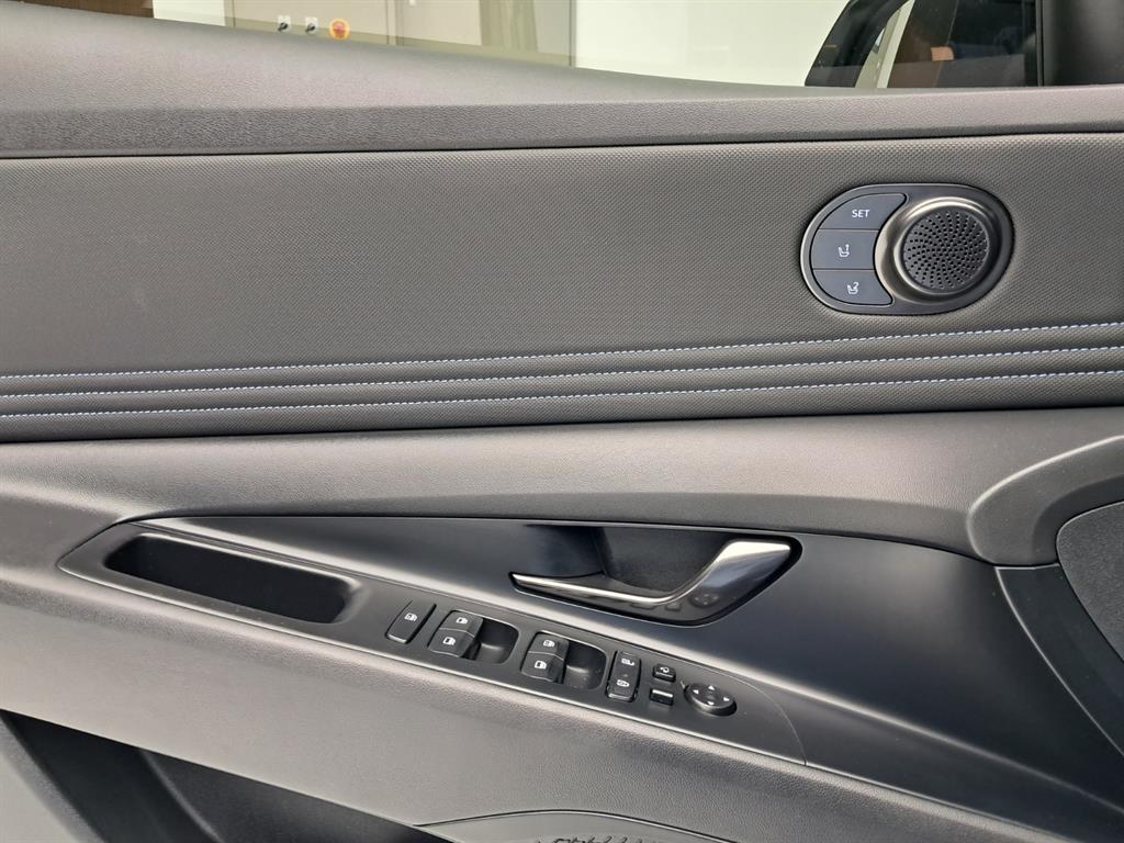 Hyundai Avante — photo 13