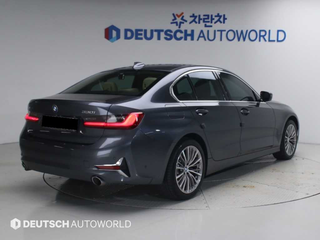 BMW 3-Series — photo 02