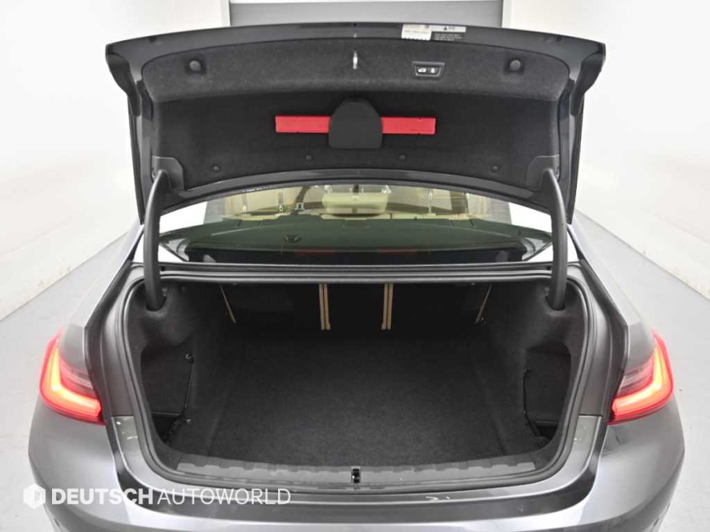 BMW 3-Series — photo 19