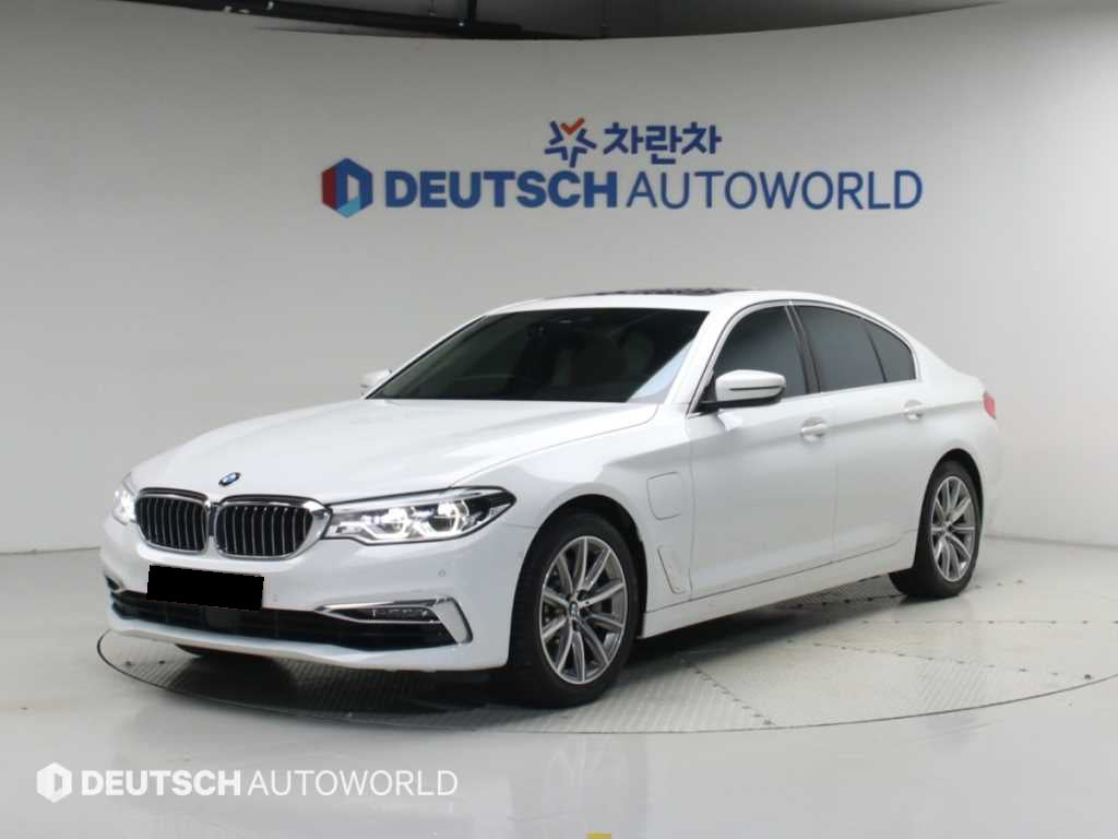 BMW 5-Series — photo 01