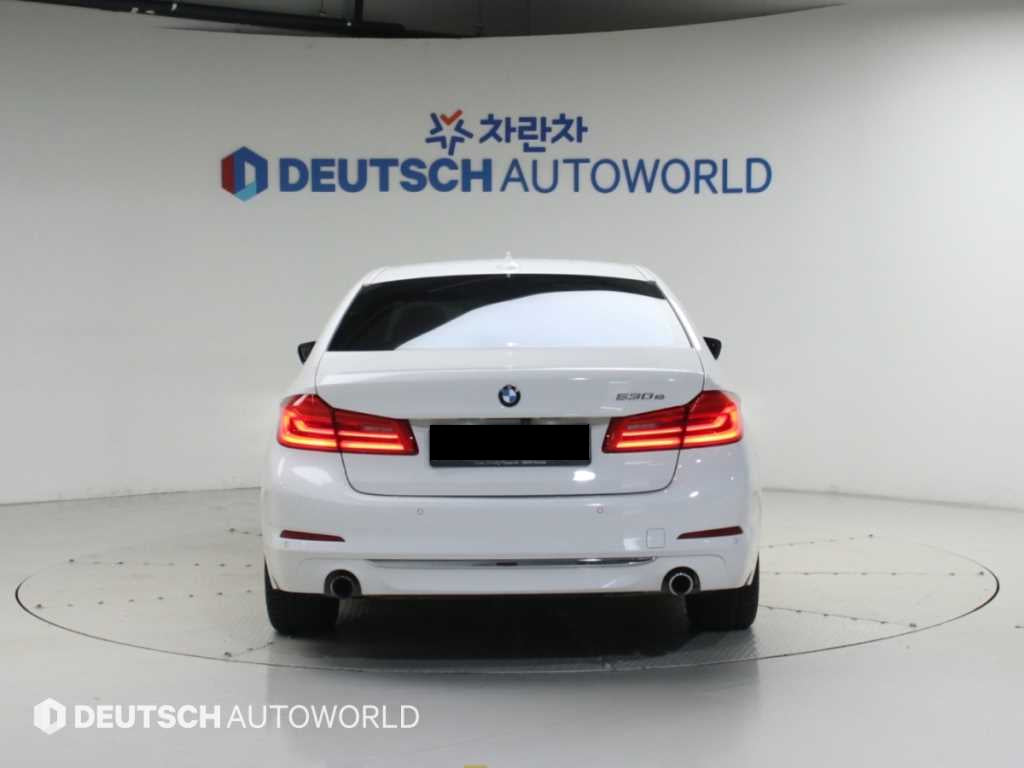 BMW 5-Series — photo 04