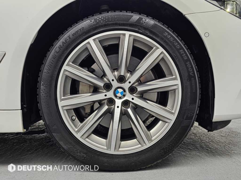 BMW 5-Series — photo 05