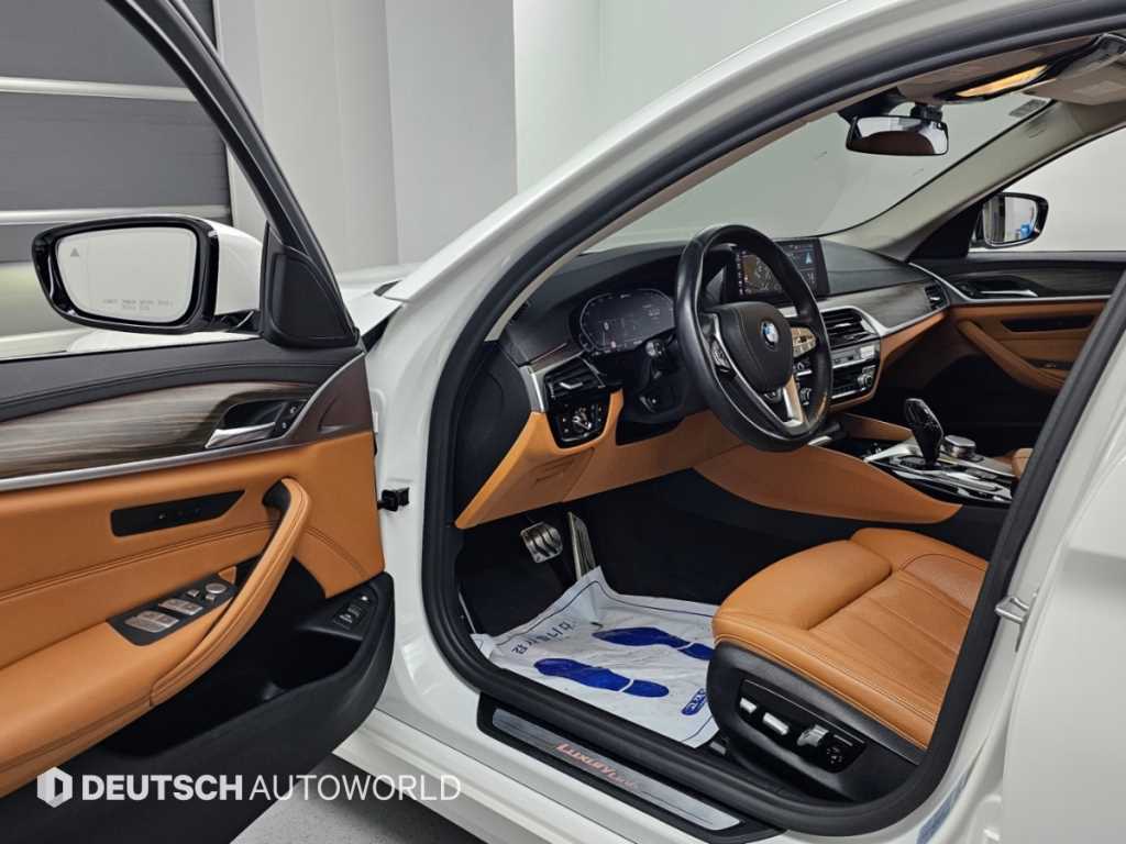 BMW 5-Series — photo 11