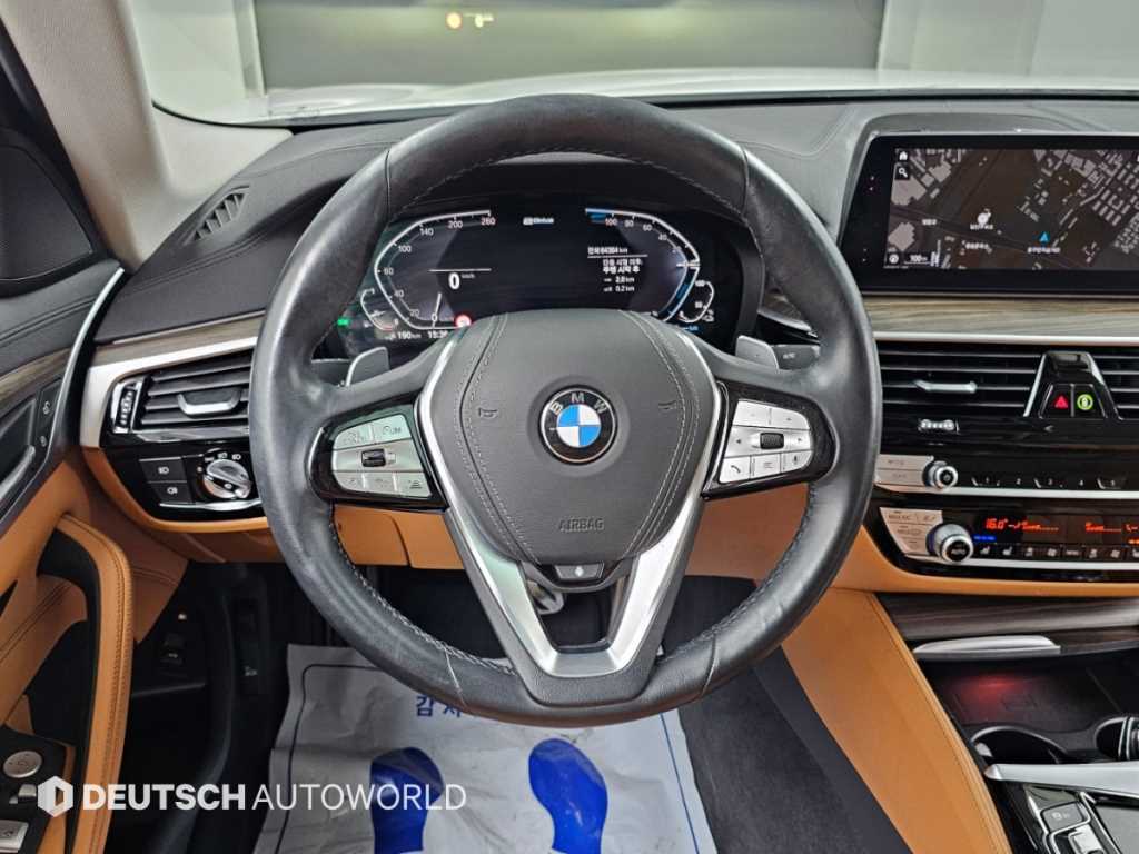 BMW 5-Series — photo 13