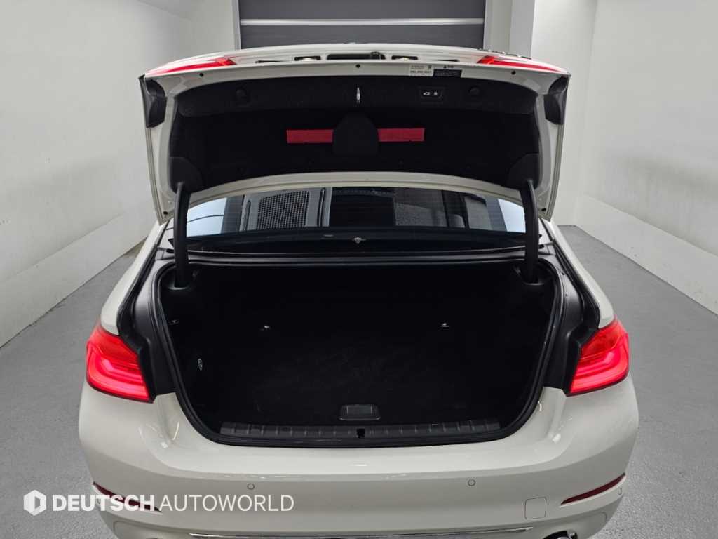 BMW 5-Series — photo 19