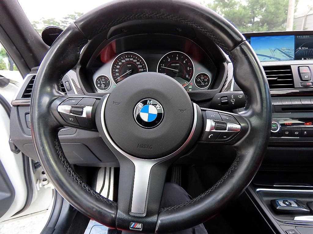 BMW 3-Series — photo 09