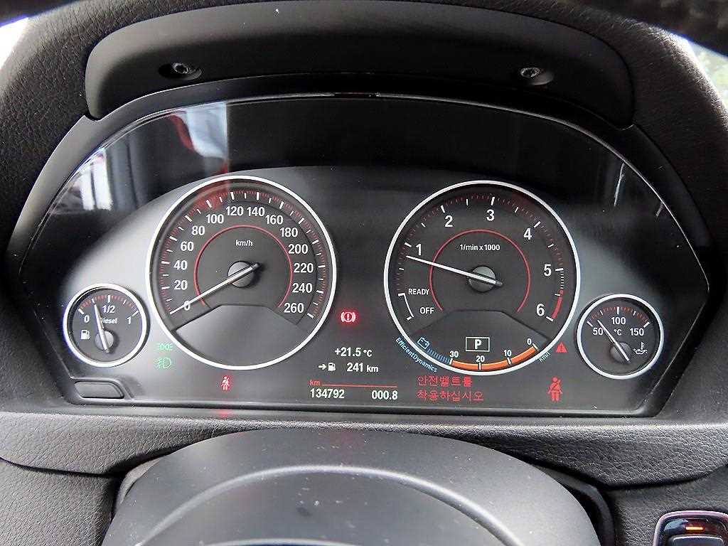 BMW 3-Series — photo 10