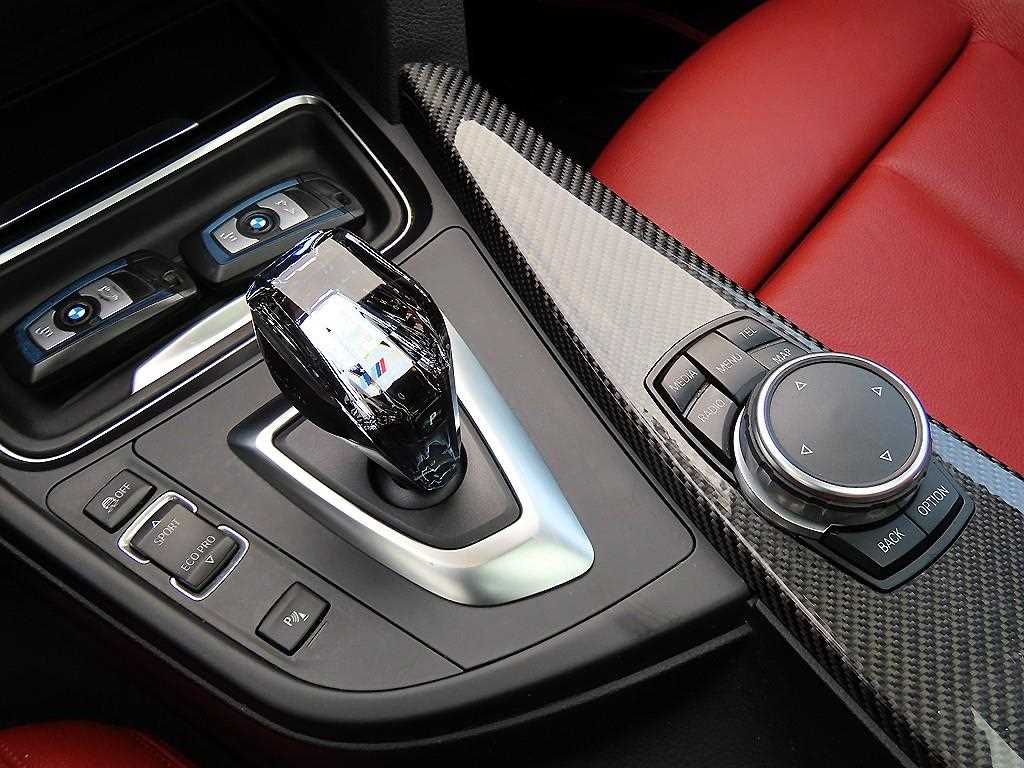 BMW 3-Series — photo 12