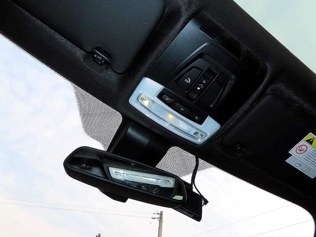BMW 3-Series — photo 14