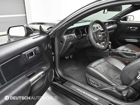 Ford Mustang — photo 11