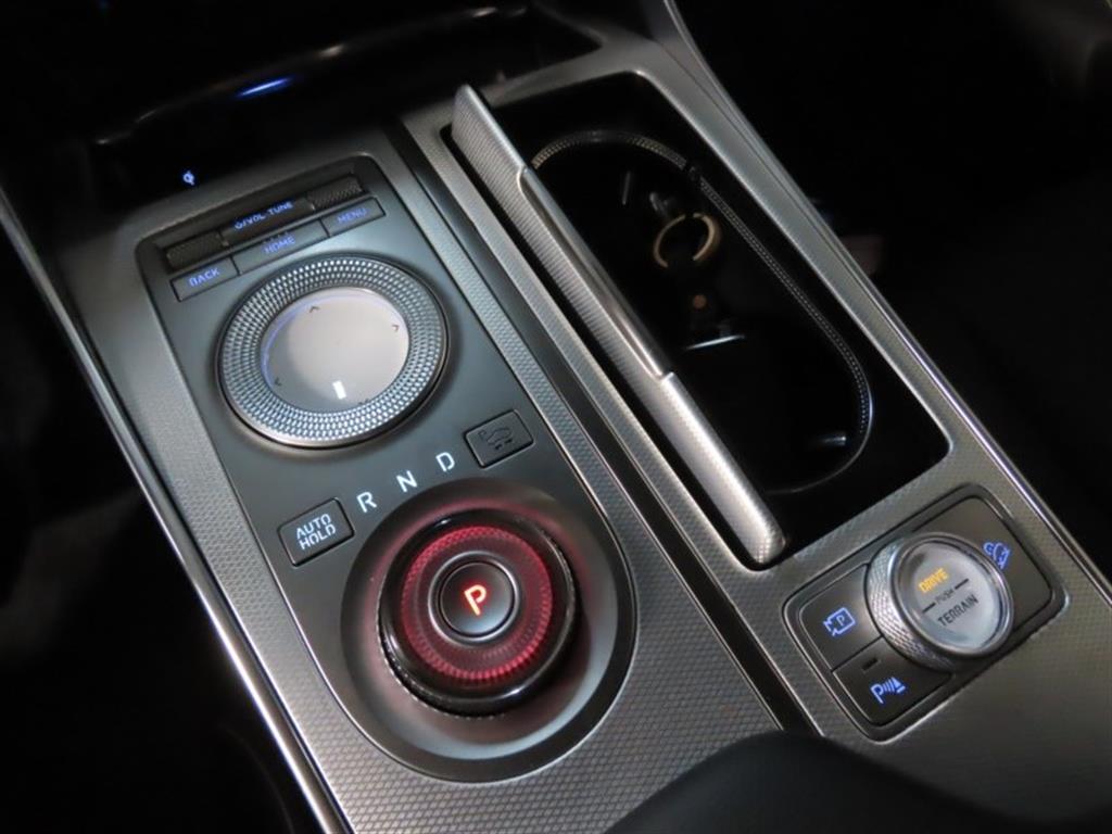 Genesis GV80 — photo 06