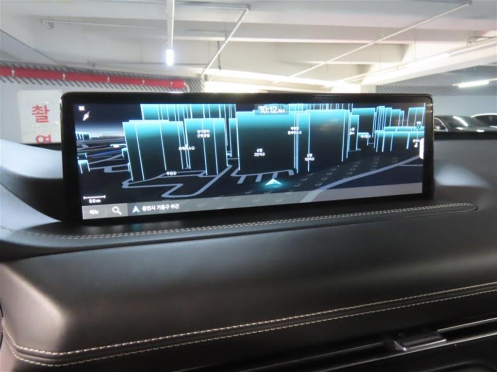 Genesis GV80 — photo 08