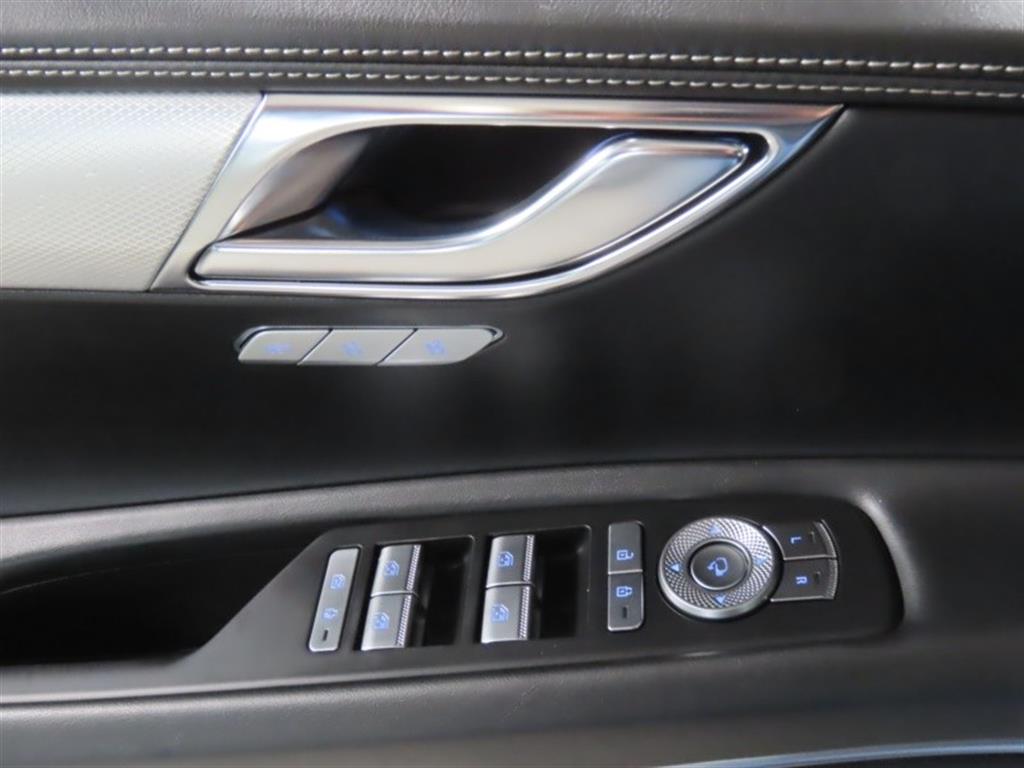Genesis GV80 — photo 12
