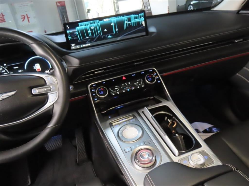 Genesis GV80 — photo 16