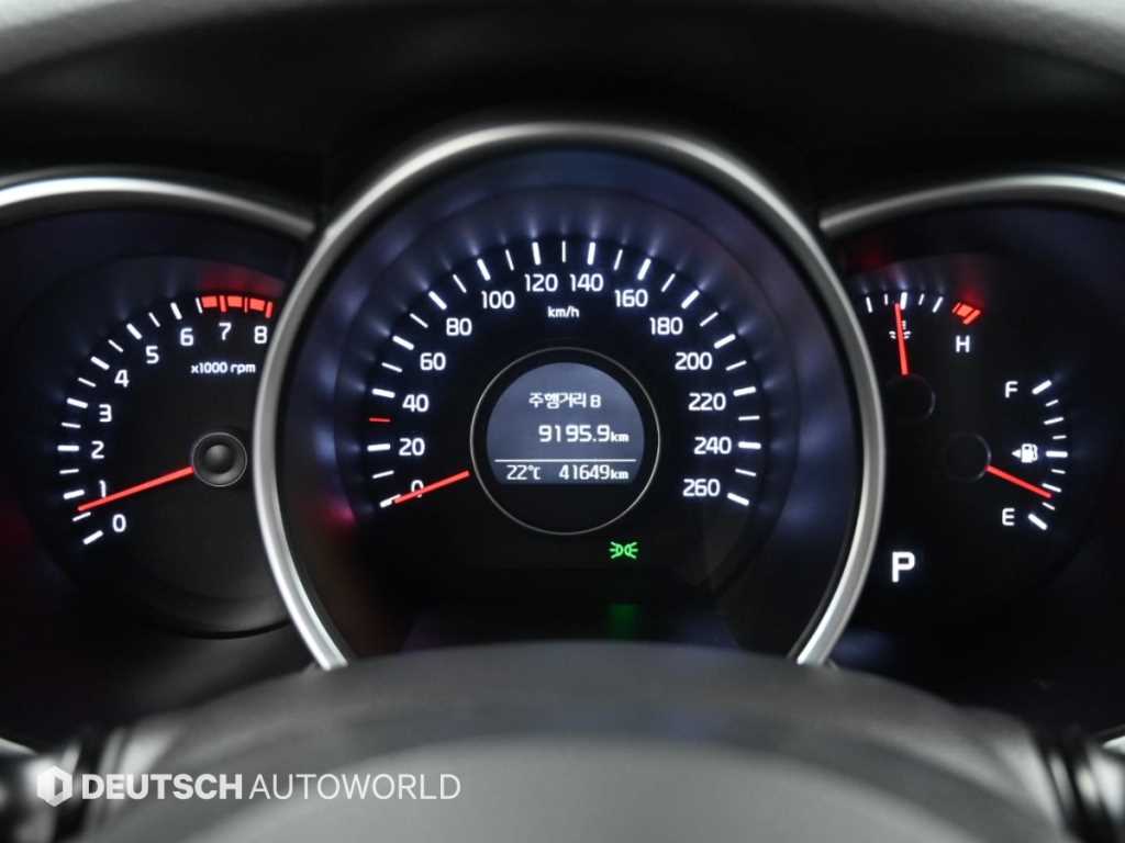 Kia K5 — photo 08